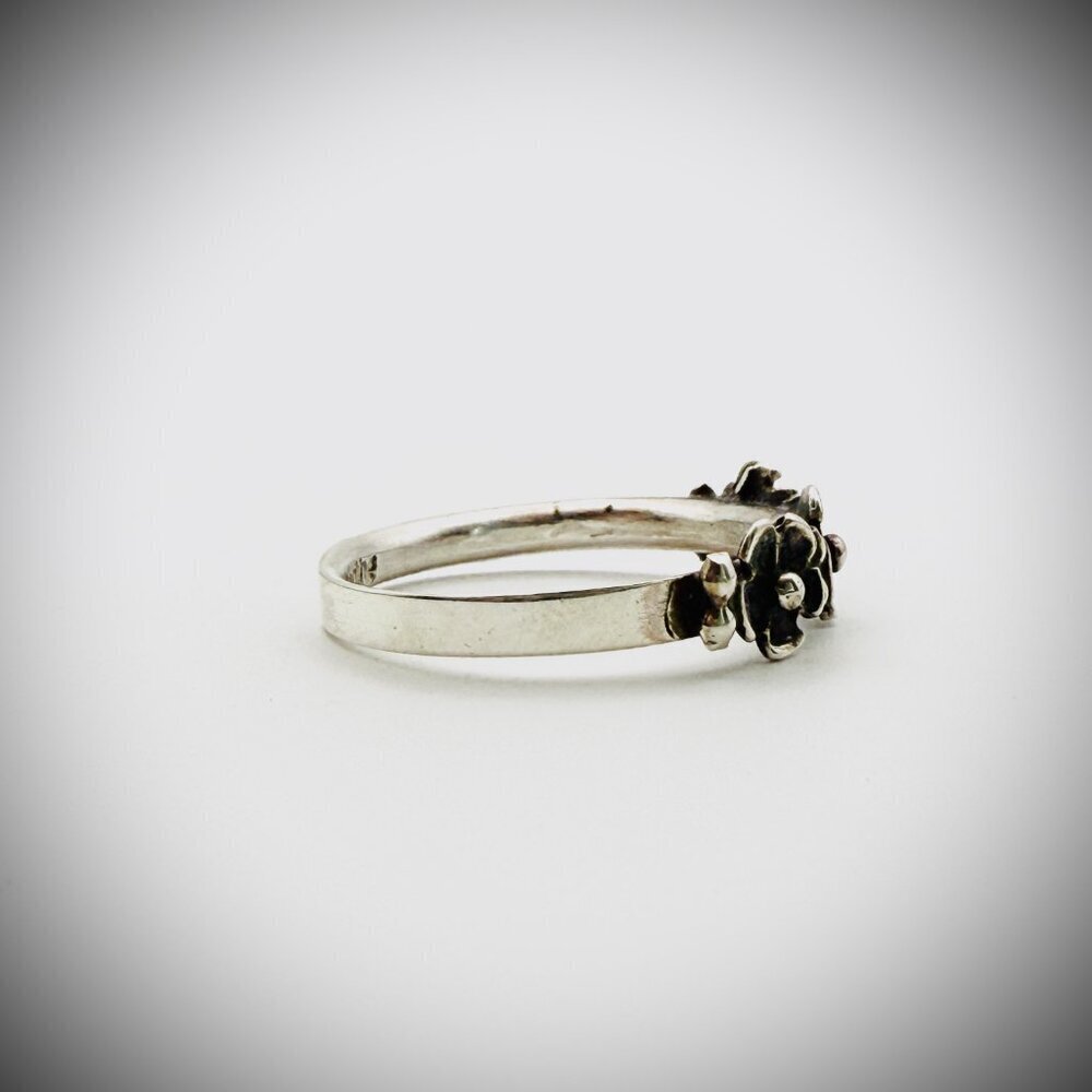 Sterling Silver Floral Band Ring – Size 7.75 - Picture 2 of 5